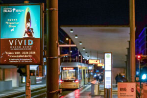 Laternenwerbung Vivid Grand Show