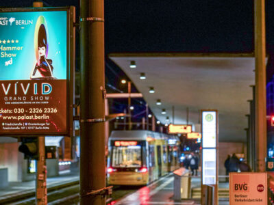 Laternenwerbung Vivid Grand Show