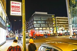 Laternenwerbung Berlin 08-900x570