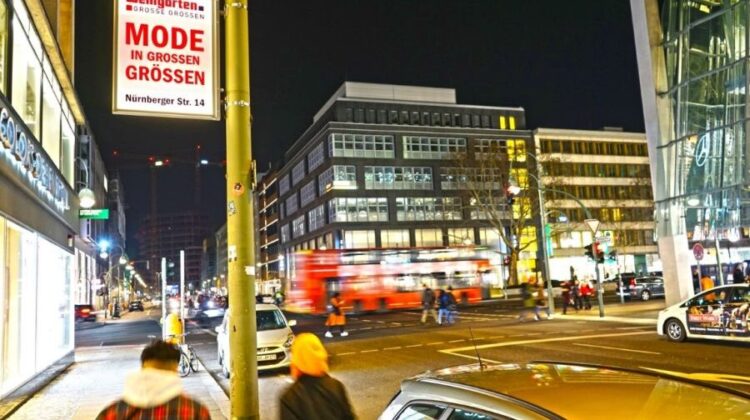 Laternenwerbung Berlin 08-900x570