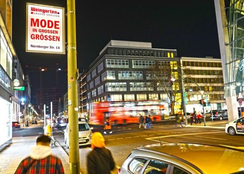 Laternenwerbung Berlin 08-900x570