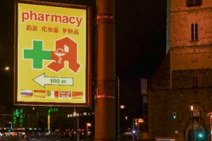 Laternenwerbung Apotheke Berlin und Spandau