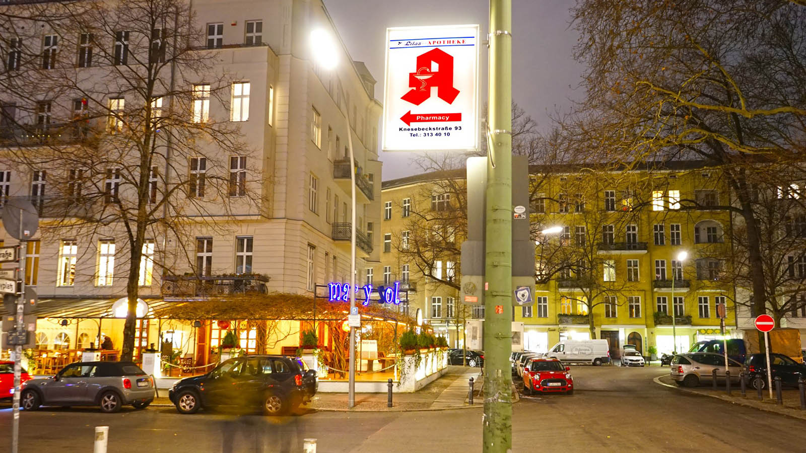 LED-Werberahmen Laternenmastwerbung in Berlin -Apotheke LED-Werberahmen Laternenmastwerbung in Berlin -Apotheke