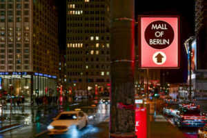 Laternenwerbung am Potsdamer Platz