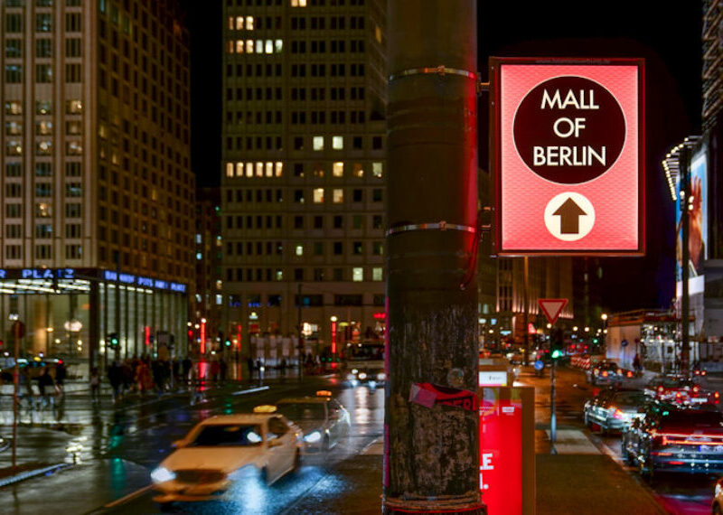 Laternenwerbung am Potsdamer Platz